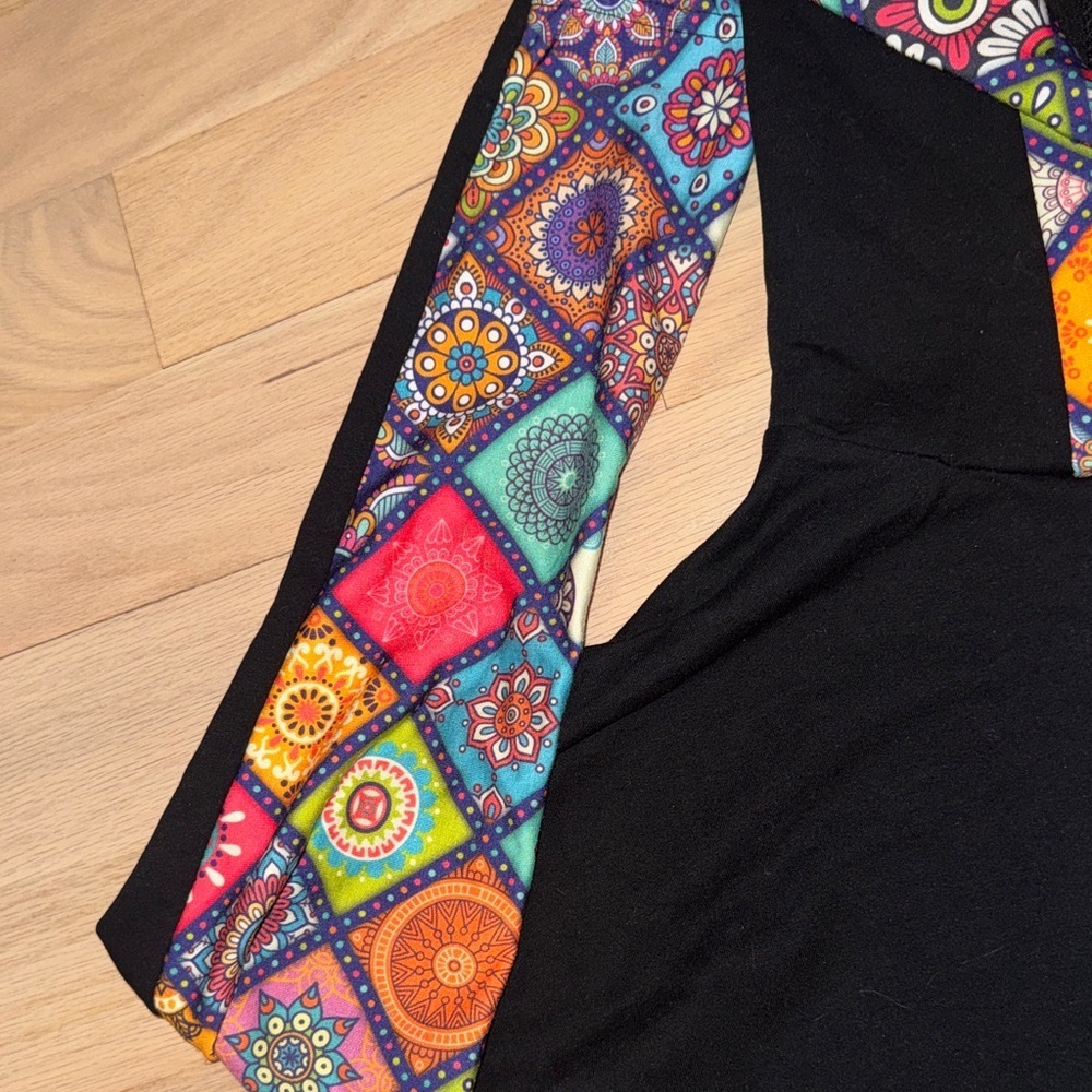Colorful Patterned Black Top and Pants Set - Picture 6 of 13